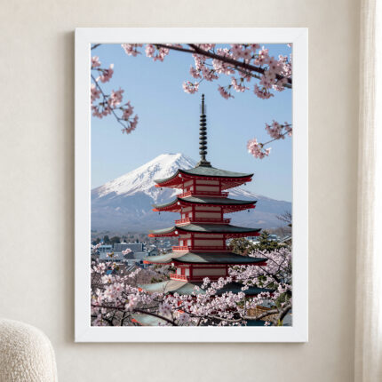 Japońska pagoda, góra Fuji i różowe kwiaty wiśni